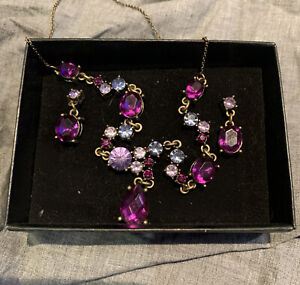 New 2009 AVON After Dark Gift Set in Purple (Necklace + Drop Earrings)
