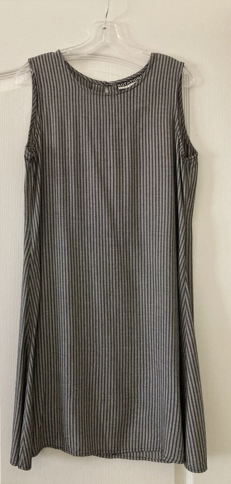 Notations Clothing Co. Vestido de sol sin mangas para mujer talla M Rayas negras y grises  Foto 1 de 4