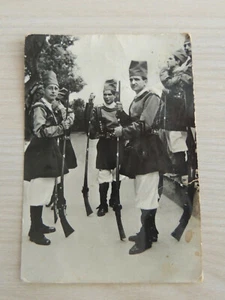 VECCHIA CARTOLINA COSTUMI SARDI MILIZIANI DI CAGLIARI,DEL 1956,VIAGGIATA- - Imagen 1 de 6