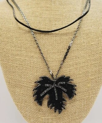 Collar Largo Colgante Hoja Givenchy Negro Cristales Swarovski Precio de venta sugerido por el fabricante $250 Difícil de encontrar Foto 1 de 4