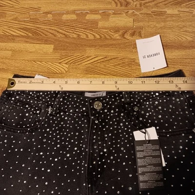 Pantalones de mezclilla para mujer Forever 21 Premium de pierna ancha adornados con estrás talla 25 negros Foto 1 de 4