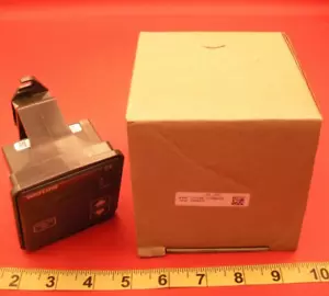 Watlow CVCDMC-328 0622D Temperature Controller Series CV CVCDMC 3280622D Nib New - Imagen 1 de 8