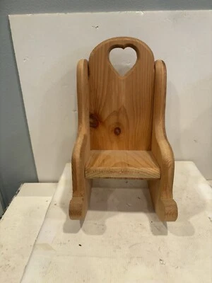"Mecedora de madera para bebé muñeca/oso de 10,5"" corte corazón trasero BONITA madera de roble RARA de colección" Foto 1 de 4