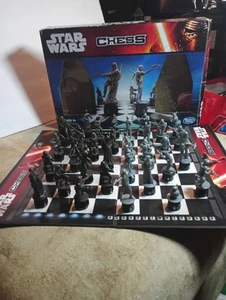 2014 DISNEY HASBRO STAR WARS CHESS BOARD GAME - Picture 1 of 7