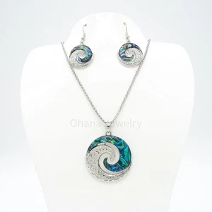 Resin Natural Abalone Shell Necklace Pendant and Earring Set - Yin Yang - Picture 1 of 1