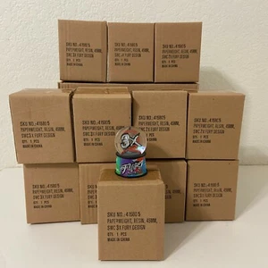 Schachtel mit 12 SeaWorld San Diego 3x Fury Design Briefbeschwerer Harz Glitzer Schneekugel - Bild 1 von 10