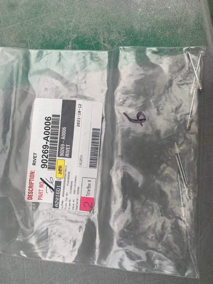 TOYOTA PORTA REVELAÇÃO MOLDAGEM REBITE 6 PEÇAS ORIGINAL ORIGINAL ORIGINAL DO FABRICANTE - Imagem 1 de 1