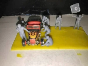 Juego de tripulación de boxes de carreras escala 1/64. Sin pintar - Imagen 1 de 11