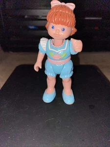 Vintage 1995 Fisher Price liebevolle Familie Tochter Puppe Figur Schwester Mädchen rothaarig - Bild 1 von 7