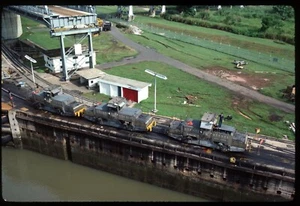 Original Boat / Ship Slide - Panama Canal Miraflores Locks #4 11-23-1983 - Picture 1 of 1
