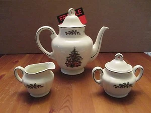 GRINDLEY ROYAL TUDOR CHRISTMAS TREE TEA SET TEAPOT CREAMER & SUGAR BOWL - Picture 1 of 4