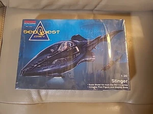 Monogram 1:20 Seaquest DSV Stinger Submarine & Figure Model Kit 3602 SEALED - Picture 1 of 7