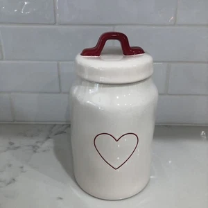 Rae Dunn Magenta Rot Herz Kanister 8" mit Deckel Glas Valentinstag Behälter - Bild 1 von 10