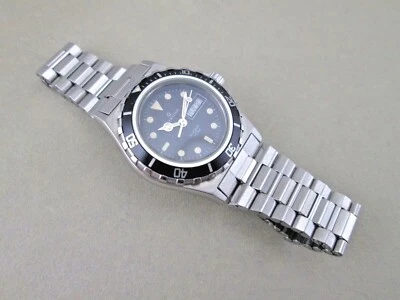 Certina Reloj Dama Día y Fecha Esfera Negra Todo Acero Inoxidable Banda NSA NUEVO EN STOCK Foto 1 de 4