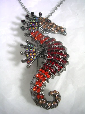 SEAHORSE PIN & PENDANT WITH MULTI COLORED CRYSTALS IN STAINLESS STEEL WITH CHAIN - Изображение 1 из 4