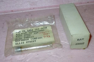 Transistor de silicona Raytheon 2N697 NUEVA CAJA SELLADA - Imagen 1 de 2