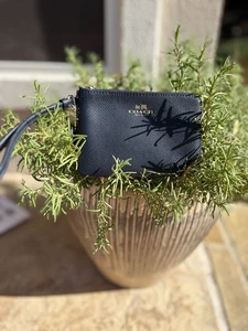 NUEVO SIN ETIQUETAS Muñequera Coach Azul Marino Oscuro Casi Negro Dorado Herrajes 6.5" x 4.5" Cartera - Imagen 1 de 8