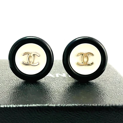 CHANEL 96P Coco Mark Harz Ohrringe schwarz weiß rund Vintage Clip-On Box JAPAN - Bild 1 von 4