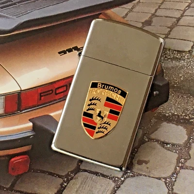 Isqueiro Zippo Slim com Brumos Porsche Racing Crest - Imagem 1 de 4