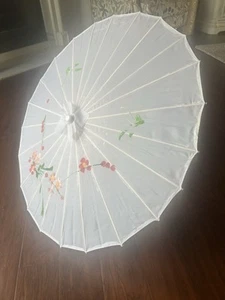 Vintage Hand painted Japanese parasol umbrella on white nylon w/ bamboo handle - Picture 1 of 13