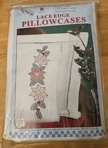 Jack Dempsey Kissenbezüge mit Spitzenrand Stempel Handstickerei Weihnachtsstern #1800-642 - Bild 1 von 3