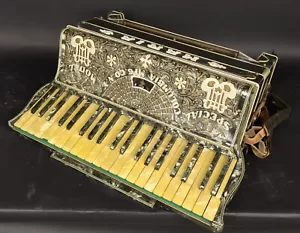 Fisarmonica super rara e vintage con custodia *venduta così com'è* - Foto 1 di 7