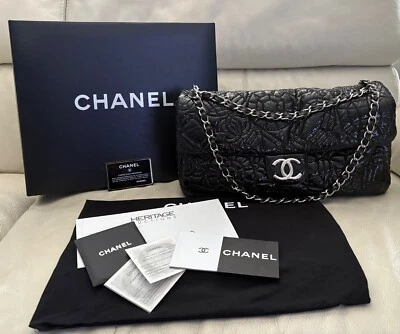 Cartera BOLSO SOLAPA CHANEL Negro Patente Vinilo Borde Gráfico - Plateado Herrajes AUTÉNTICO Foto 1 de 4