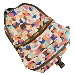 Mochila clásica para computadora portátil LeSportsac colorida con patrón de corazón de retazos ligera - Imagen 1 de 14