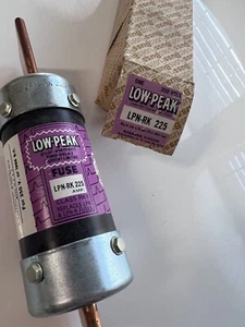 BUSSMAN LPN-RK225 225A 250V CLASS RK1 DUAL-ELEMENT LOW-PEAK FUSE - Picture 1 of 3