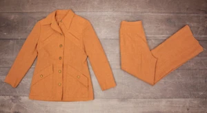 VTG Women's 70s 2 Pc Camel Color Bellbottom Pants Suit Sz S/M 1970 Leisure Set - Picture 1 of 21