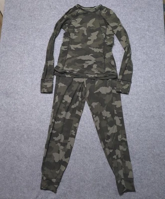 Conjunto de 6 pantalones jogger camisa Lululemon para mujer camuflados verdes manga larga agujeros para los pulgares Foto 1 de 4