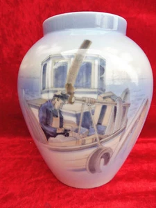 schöne, alte Ziervase , Mann auf Boot , Lyngby Dänemark , Vase , 20cm - Bild 1 von 1
