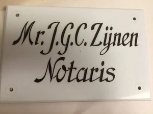 Vintage White Milkglass Name Plaque Sign for a Notary Office J.G.C. ZYNEN ~ OF5 - Imagen 1 de 5