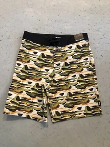Vans Boardshorts Boy's Medium (26/12) New The Daily Print Camo 16.5" Swimwear - Picture 1 of 4