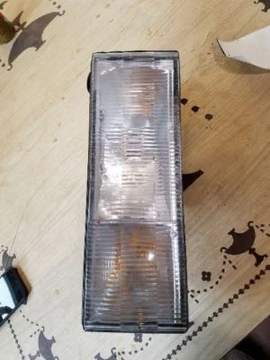 Luz trasera izquierda exterior del conductor para 88-93 DYNASTY   Foto 1 de 4