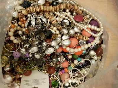 Riesiger gemischter verworrener kaputter Modeschmuck Restposten Konvolut 8,7 KG - Bild 1 von 4