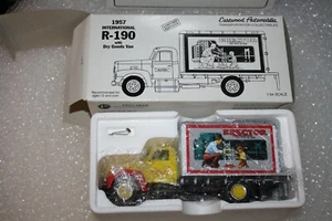 1957 International R-190 Dry Goods Van Erector 19-0111 Eastwood 1/34 - Picture 1 of 2
