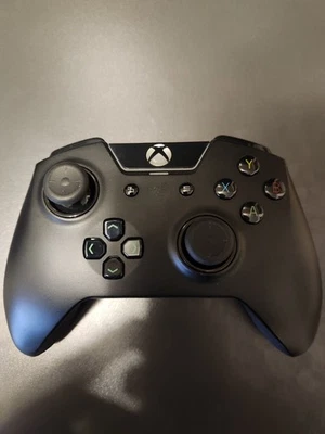 Gamepad con cable Razer Wolverine Tournament Edition - negro Foto 1 de 4