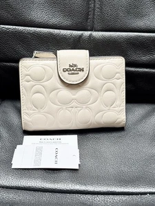 NWT Coach CZ341 Medium Corner Zip Wallet In Signature Leather In Chalk - Picture 1 of 9