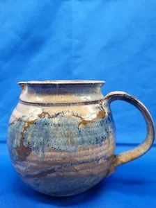 Signierter Kunstkeramik Krug/Sahnekännchen - Bild 1 von 5