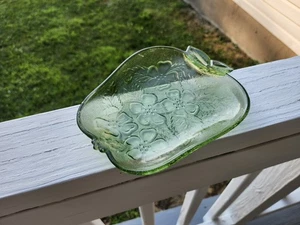 Hazel-Atlas Vintage Apple Dish Green Glass - Picture 1 of 3