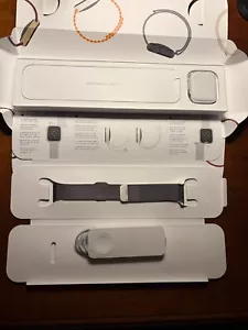 Apple Watch Series 6 44mm Silver aluminum GPS/Silver Band - Picture 1 of 7