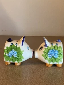 Vintage "Kissing" Pigs Salt & Pepper Shakers Magnetic Snout Made in Japan - Picture 1 of 8