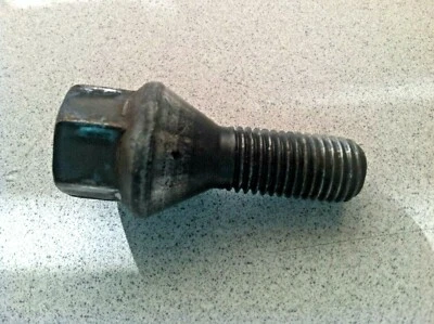 2000 -2006 BMW 325xi 325i 330i 330Ci E46 ~ 1 porca de roda ~ 36136781150 - Imagem 1 de 3