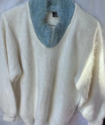 Suéter Pullover 80% Angora Difuso Vintage VENESHA Blanco Manga Larga Cuello Azul Foto 1 de 4