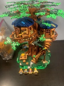 Lego Ideas Tree House 21318 with Minifigs - Picture 1 of 12