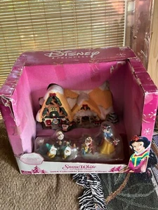 Disney Weihnachtsdorf Schneewittchen sieben Zwerge Haus Landhaus beleuchtet in Box - Bild 1 von 5