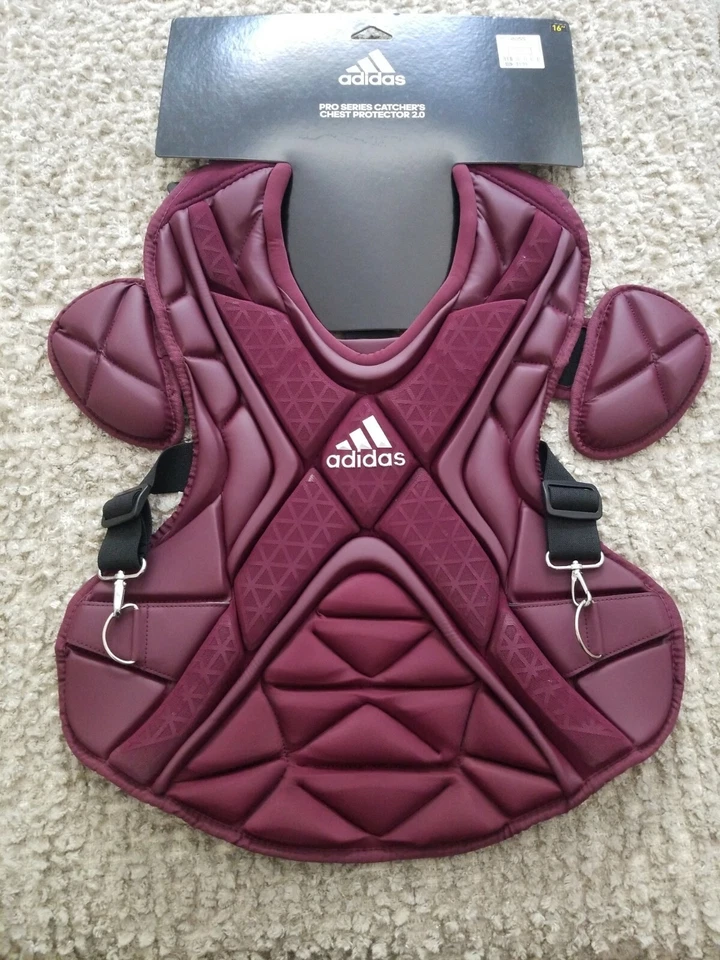 Protector de pecho para receptor de béisbol Adidas 16" Pro Series 2.0 granate  Foto 1 de 2