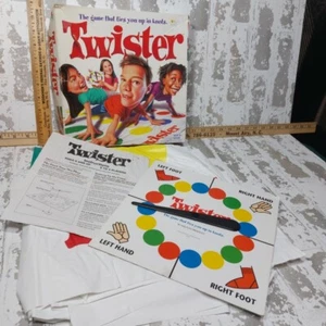Twister Children's Game Milton Bradley 2002 Complete - Picture 1 of 7