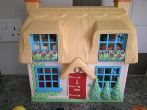 ELC HAPPYLAND ROSE COTTAGE PLAYSET FIGURE ANIMALI AUTO GRATIS POSTA UK - Foto 1 di 7